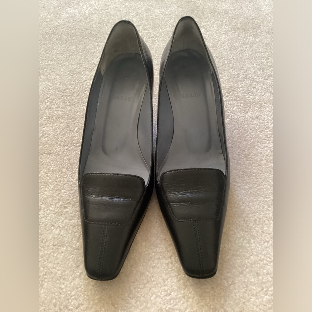 Bally Black Minimalist Tysse Pointed Kitten Heel